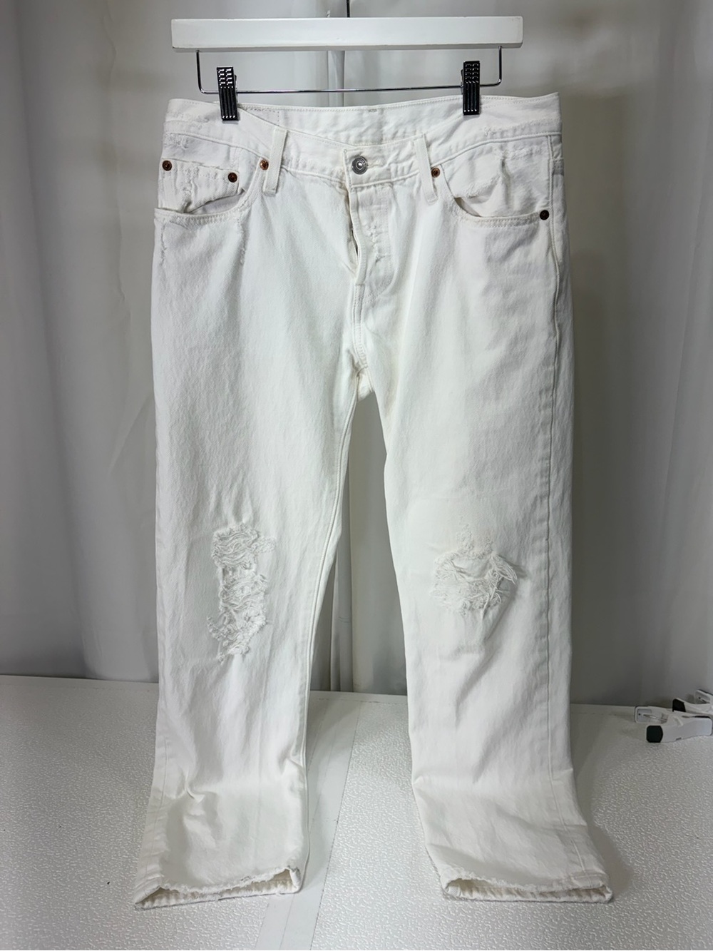 Levi's White Cropped Distressed Ankle Jeans 4282